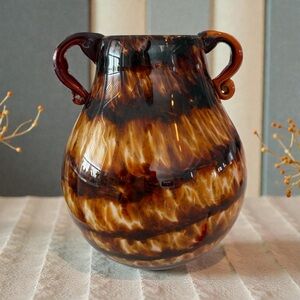 HQT Elegant Brown Swirl Tortoise Shell Glass Vase